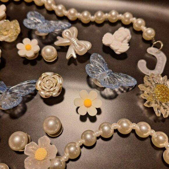 Shoe Charm Mix Faux Pearl Embellishments Flowers Classy Daisy Butterflies - Picture 6 of 6